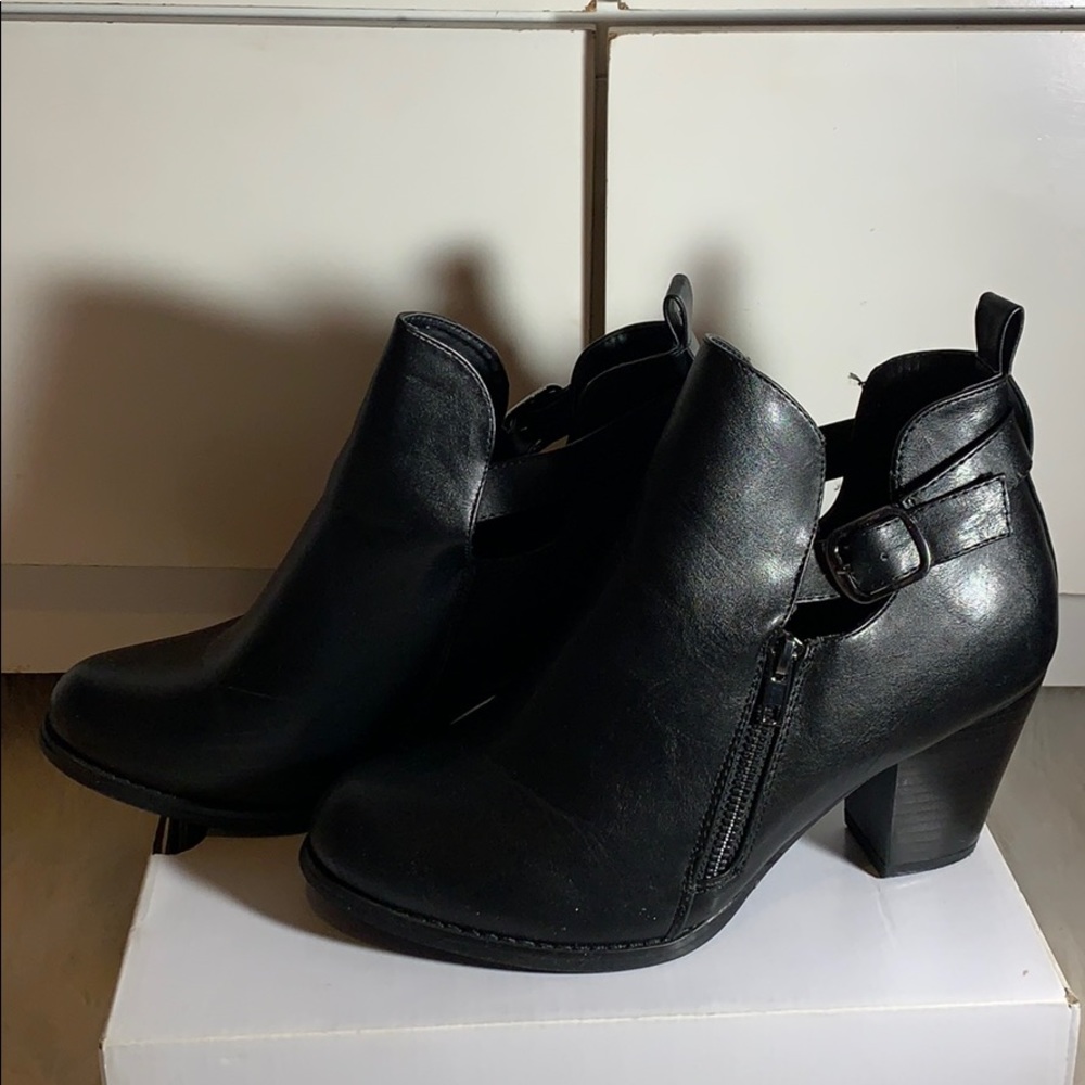 BOOTIES